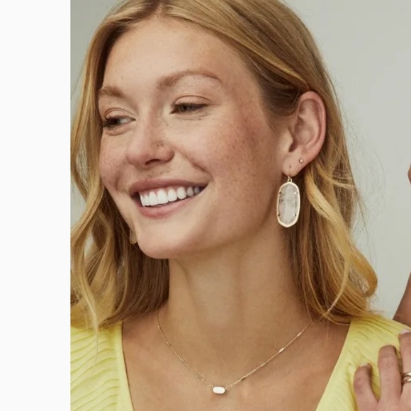 Kendra Scott danielle earrings - rose quartz - Picture 3 of 3